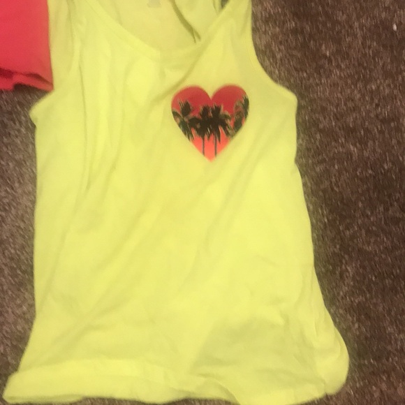 Two pack of tank tops - Picture 3 of 3